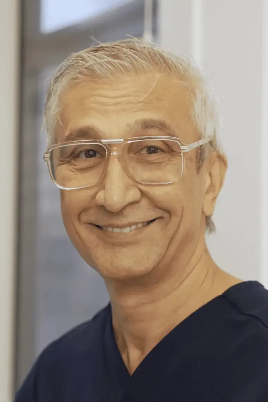 Dr Dariush Hoshyar — Principal Dentist at Stunning Smile Clinic